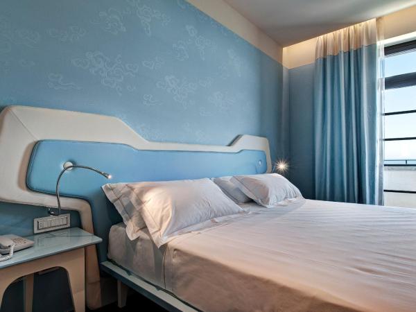 JR Hotels Bari Grande Albergo delle Nazioni : photo 9 de la chambre chambre double avec vue sur mer