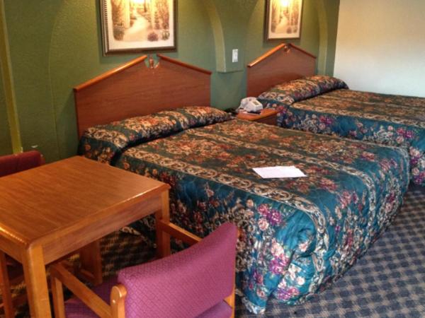Budget Inn San Antonio Downtown I-10 East : photo 1 de la chambre chambre double avec 2 lits doubles