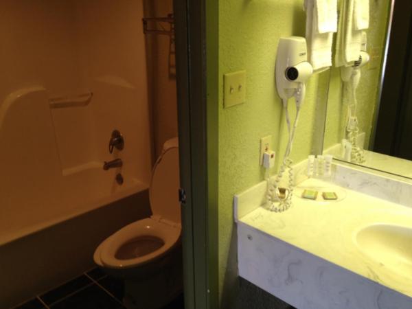 Budget Inn San Antonio Downtown I-10 East : photo 6 de la chambre chambre lit king-size