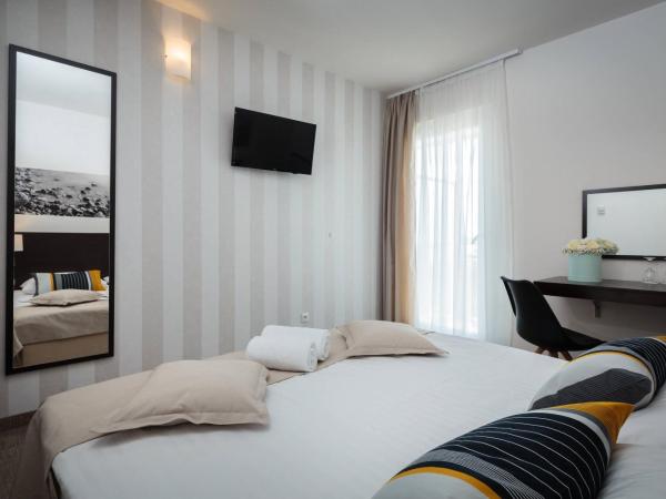 Villas Arausana & Antonina : photo 2 de la chambre chambre double classique avec balcon - côté mer