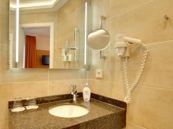 Hotel Kriemhild am Hirschgarten : photo 5 de la chambre chambre quadruple confort