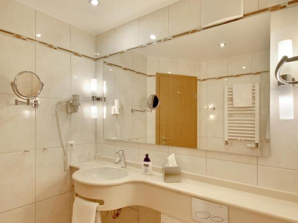 Hotel Kriemhild am Hirschgarten : photo 6 de la chambre suite junior