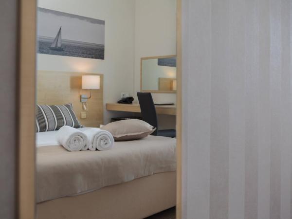 Villas Arausana & Antonina : photo 6 de la chambre chambre double classique avec balcon et vue sur la mer