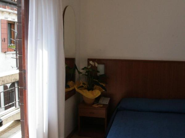 Hotel Caprera : photo 4 de la chambre chambre simple deluxe avec balcon