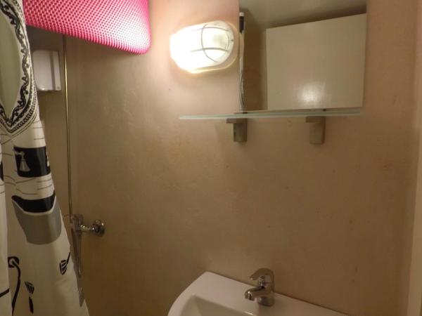 Rhodes Backpackers Boutique Hostel and Apartments : photo 9 de la chambre lit dans dortoir mixte de 4 lits