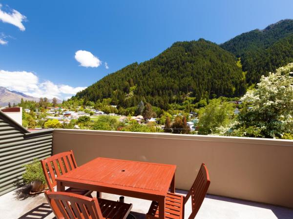 Cranbury Court Apartments : photo 7 de la chambre appartement 2 chambres avec balcon