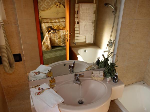 Hotel Gorizia a La Valigia : photo 5 de la chambre chambre quadruple avec vue