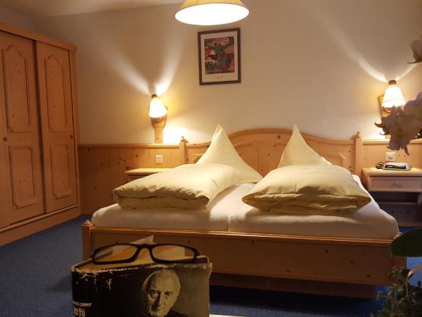 Hotel Camona & Apart Walserhof : photo 1 de la chambre chambre lits jumeaux de luxe - annexe