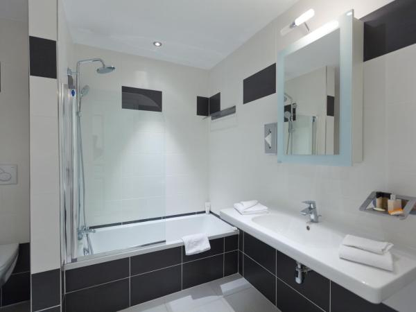 Domaine Du Calidianus : photo 6 de la chambre chambre double avec vue sur piscine ou parc