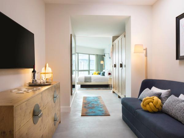 Hotel 50 Bowery, part of JdV by Hyatt : photo 2 de la chambre suite kindred avec baignoire accessible aux personnes à mobilité réduite