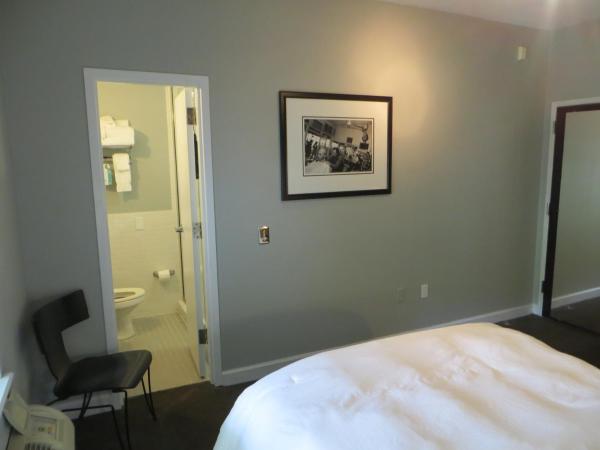 The EO Inn - Downtown Orlando : photo 2 de la chambre chambre lit queen-size avec balcon