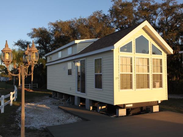 Orlando RV Resort : photo 1 de la chambre one-bedroom double loft park model cabin