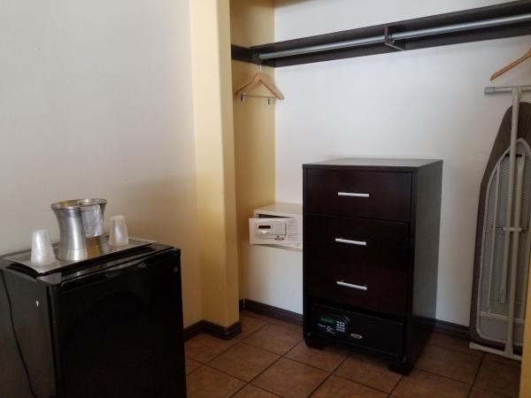 Casa Bella Inn Downtown LA : photo 7 de la chambre chambre lit king-size