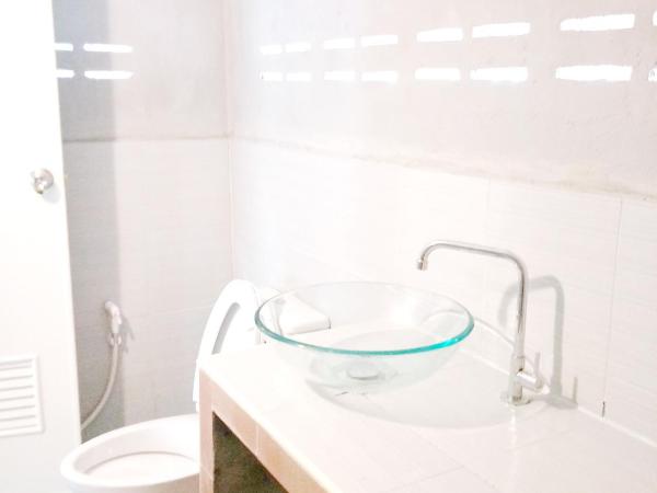 Tuk Tuk Guesthouse : photo 5 de la chambre bungalow avec climatisation