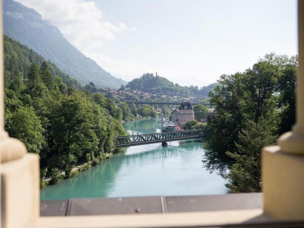 Grand Hotel Beau Rivage Interlaken : photo 1 de la chambre chambre lit king-size - vue sur rivière