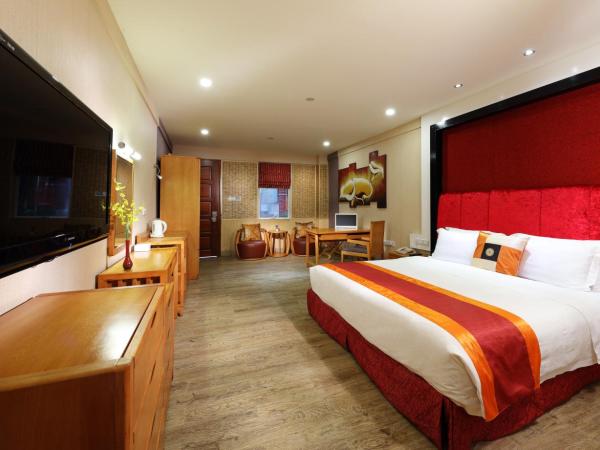 Guangzhou The Royal Garden Hotel : photo 2 de la chambre chambre lit king-size de luxe - vue sur jardin