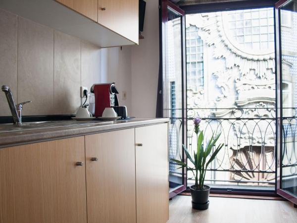 Nations Porto - Studios & Suites : photo 6 de la chambre studio avec balcon