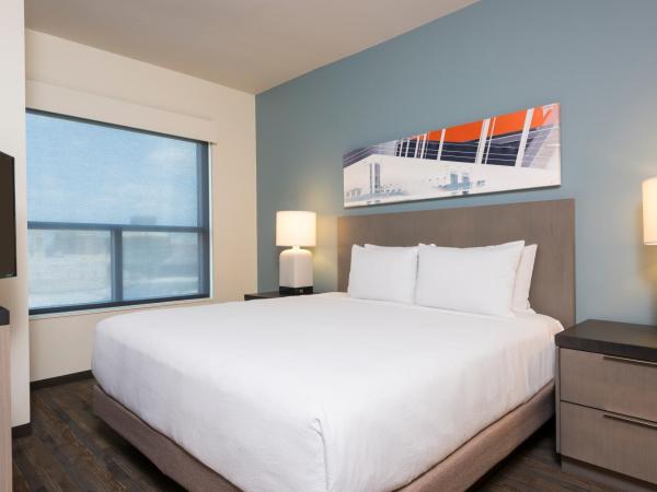 Hyatt House Austin/Downtown : photo 10 de la chambre studio lit king-size avec cuisine