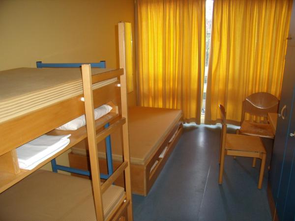 Jugendgästehaus St.-Michaels-Heim : photo 1 de la chambre chambre triple avec salle de bains commune