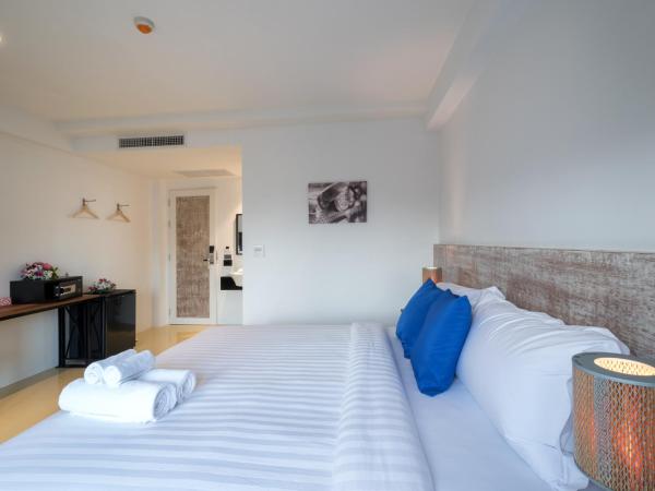 Xinlor House - Phuket Old Town : photo 2 de la chambre chambre double deluxe avec balcon