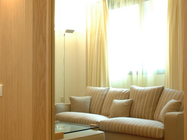 Daios Luxury Living : photo 3 de la chambre suite junior - vue latérale sur mer