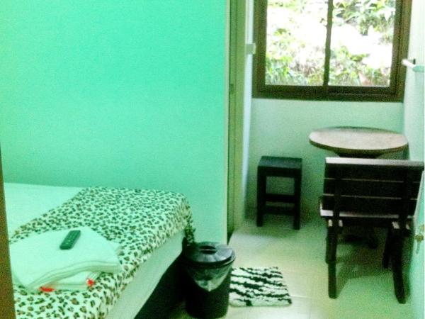 Tuk Tuk Guesthouse : photo 3 de la chambre chambre double basique
