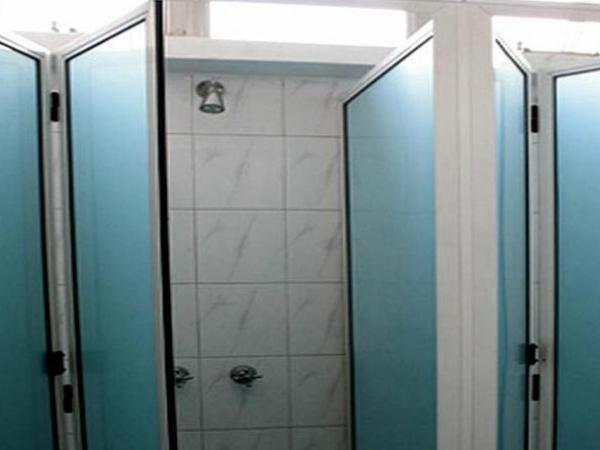 Hostel Point : photo 2 de la chambre chambre lits jumeaux avec salle de bains commune