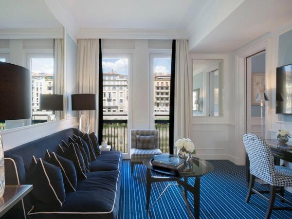 Hotel Lungarno - Lungarno Collection : photo 3 de la chambre  suite junior - vue sur rivière 