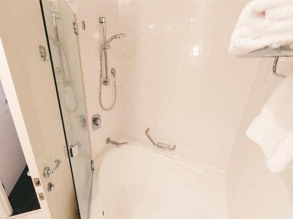 Parkside Hotel & Apartments : photo 6 de la chambre suite exécutive avec bain à remous