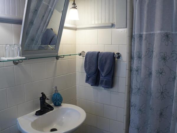 Manoa Valley Inn : photo 2 de la chambre chambre double avec salle de bains privative