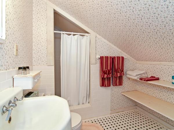 Manoa Valley Inn : photo 3 de la chambre chambre double avec salle de bains privative