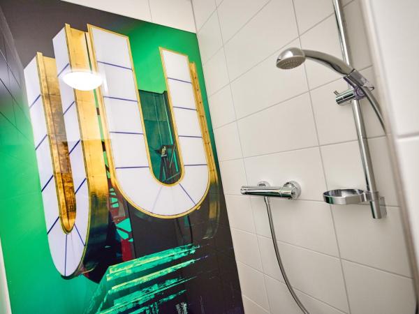 DJH Jugendgästehaus Adolph Kolping : photo 4 de la chambre chambre simple avec salle de bains commune