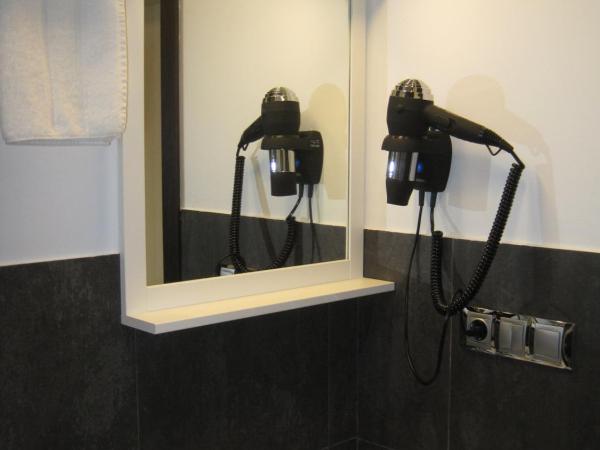 Suites Coruña : photo 6 de la chambre chambre lits jumeaux