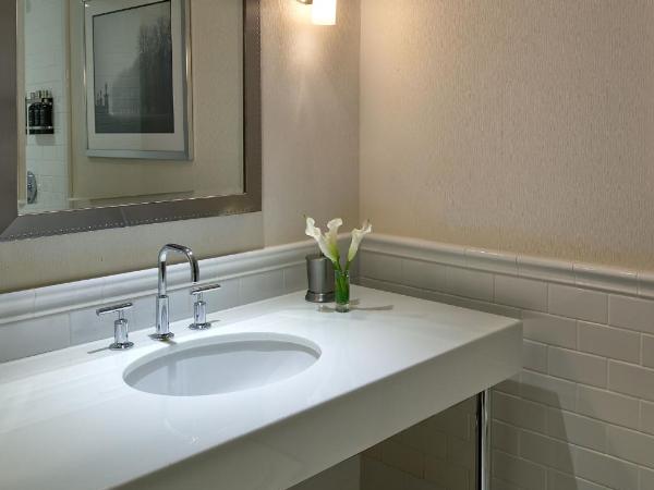 Revere Hotel Boston Common : photo 5 de la chambre chambre supérieure avec 2 lits queen-size