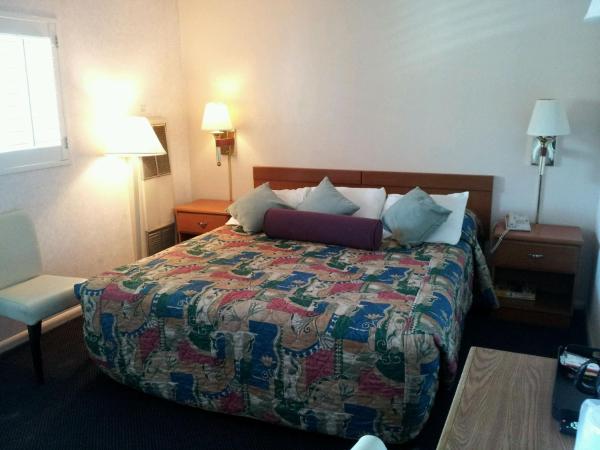 Town House Motel : photo 8 de la chambre chambre lit king-size