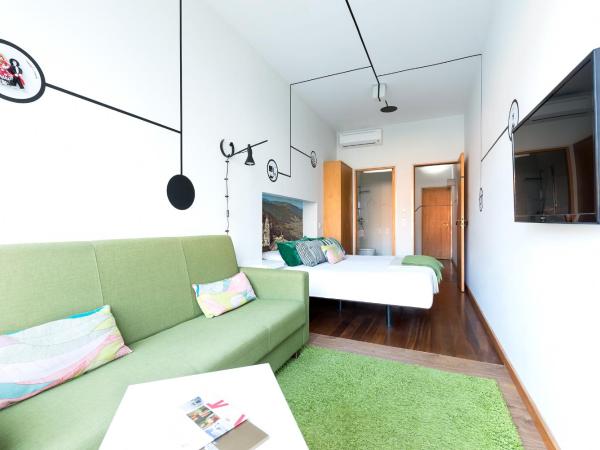 Pensao O Laranjeira : photo 6 de la chambre chambre double supérieure avec terrasse