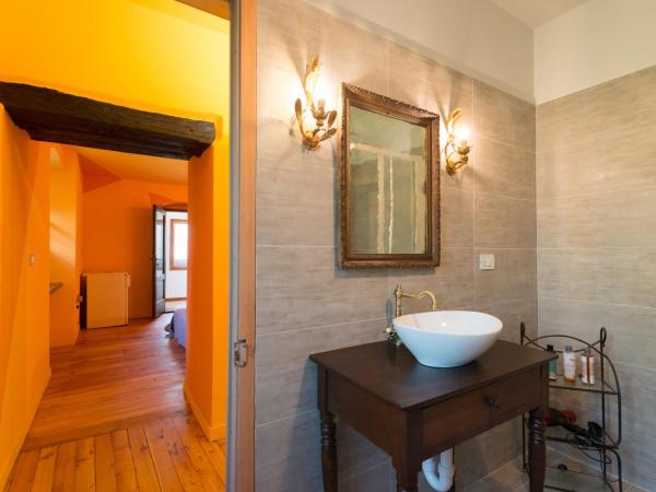 Quart de Lune B&B - Vintage Experience : photo 2 de la chambre chambre supérieure lit queen-size