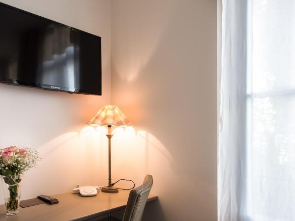 Hôtel L'Adresse : photo 8 de la chambre chambre double avec balcon