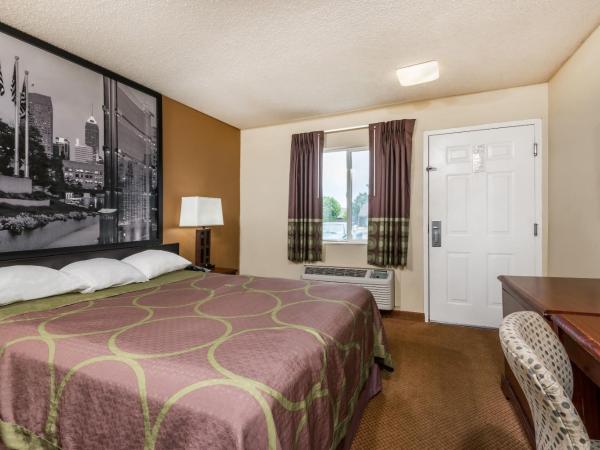 Super 8 by Wyndham Indianapolis/NE/Castleton Area : photo 2 de la chambre chambre lit queen-size - non-fumeurs