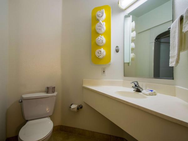 Motel 6-Portland, OR - I-5 : photo 6 de la chambre chambre lit queen-size - non-fumeurs