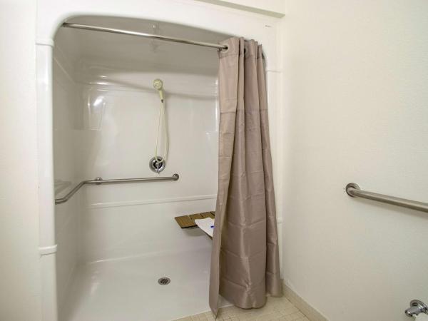 Motel 6-Portland, OR - I-5 : photo 7 de la chambre chambre lit queen-size - non-fumeurs