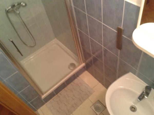 Apartment and rooms Laguna : photo 2 de la chambre chambre lits jumeaux avec salle de bains privative séparée