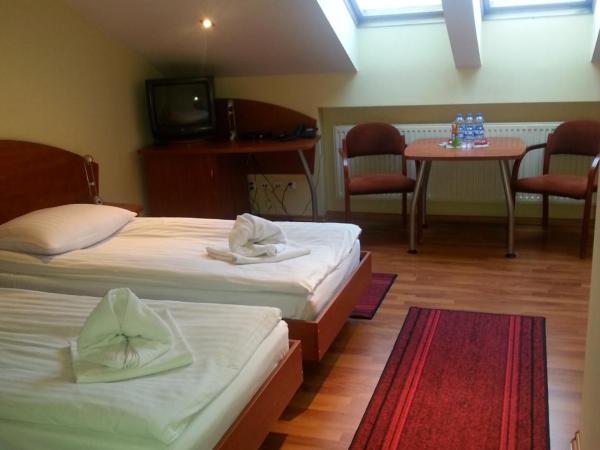 Hotel Restauracja Kinga : photo 1 de la chambre chambre triple