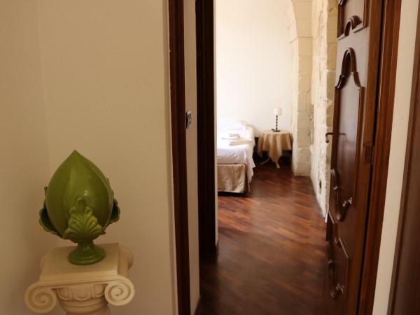 Chiesa Greca - SIT Rooms & Apartments : photo 1 de la chambre suite lit king-size avec terrasse