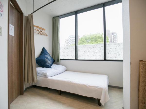 123 Guesthouse : photo 1 de la chambre triple room with shared bathroom - b