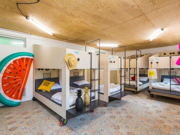 JO&JOE Hossegor : photo 2 de la chambre lit simple dans dortoir pour femmes