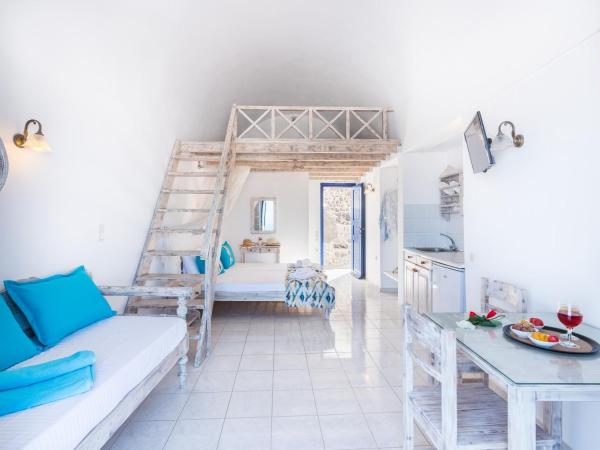 Agnadi View Villa : photo 1 de la chambre chambre supérieure avec loft - vue sur mer