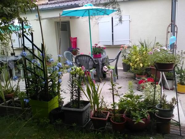 Le Parisien : photo 9 de la chambre chambre triple avec toilettes communes