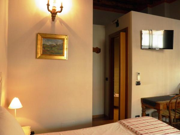 In Centro Charme : photo 6 de la chambre chambre double avec salle de bains privative