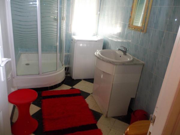 auberge des garrigues : photo 1 de la chambre chambre double ou lits jumeaux avec terrasse